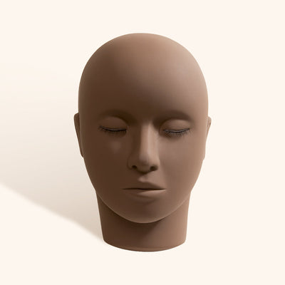 a mannequin training head for lash extensions in color 3
