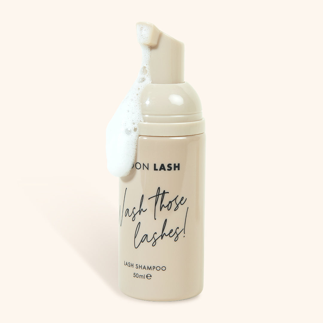 Étape 1 : Nettoyant moussant / Shampoing pour cils