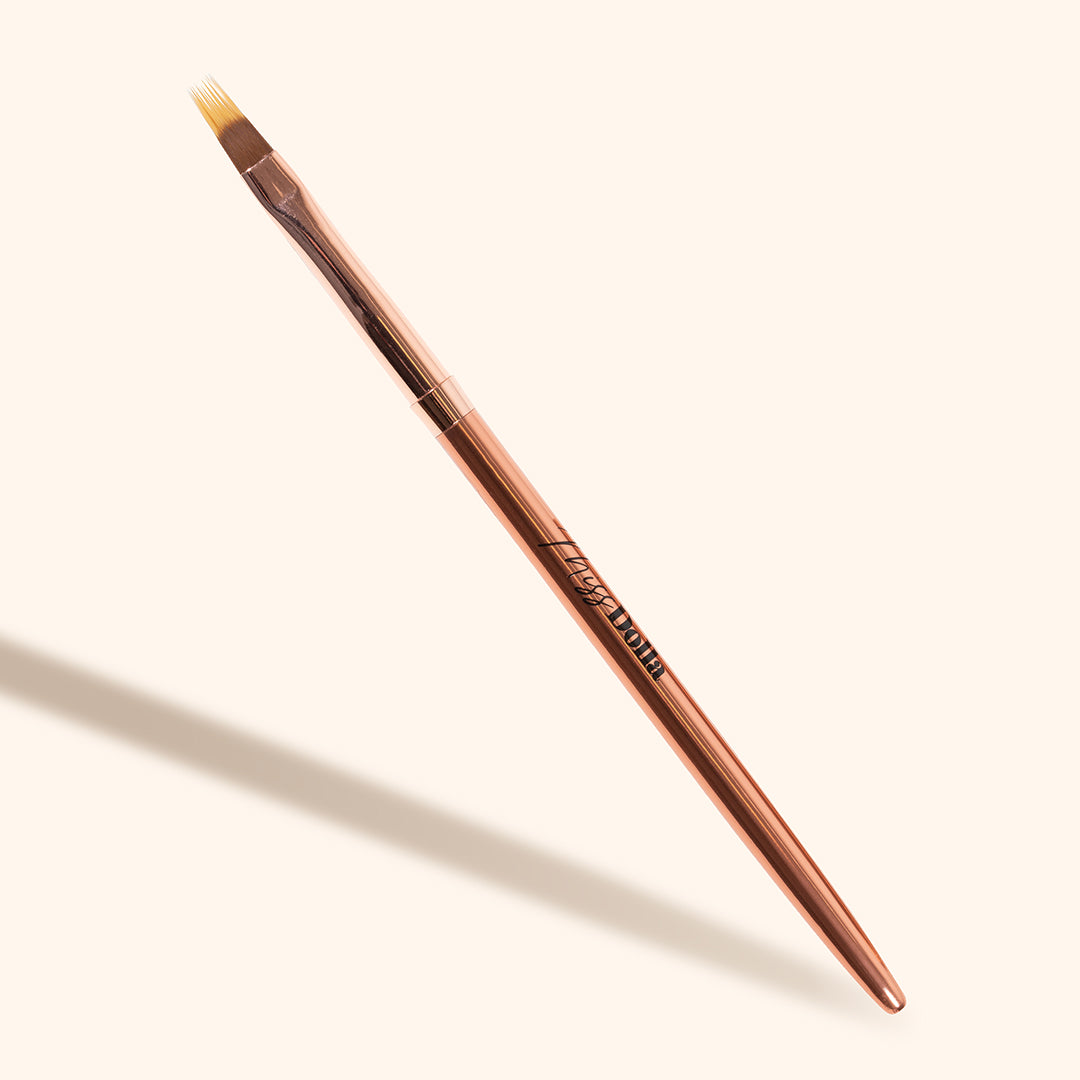 Ombre gel nail polish brush to blend gel colors