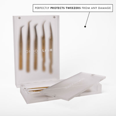 large magnetic tweezer case for lash tweezers with space for five pairs of tweezers. in front of this a smaller case for three pairs of tweezers is lying down