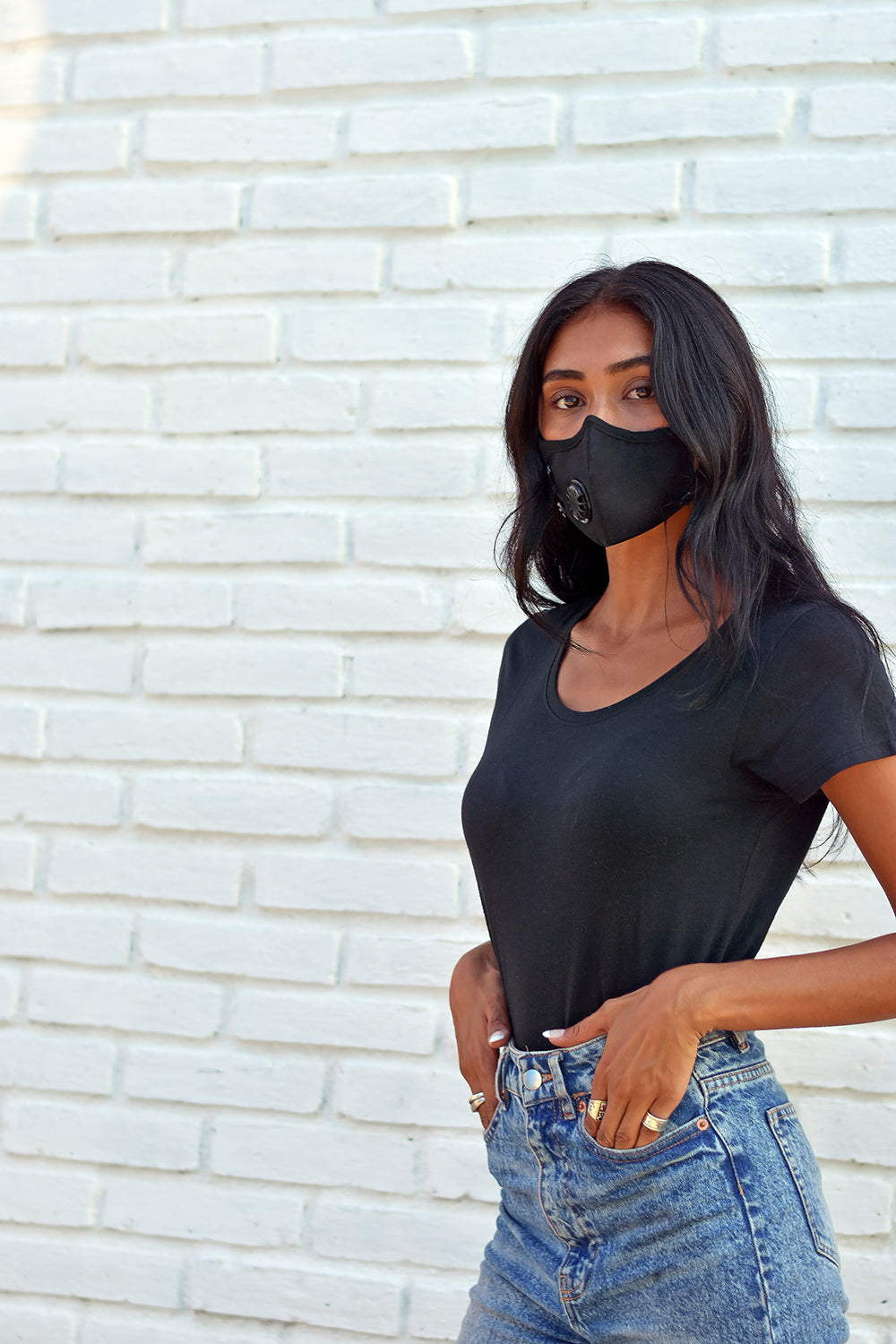 A model wearing a cambridge mask pro 