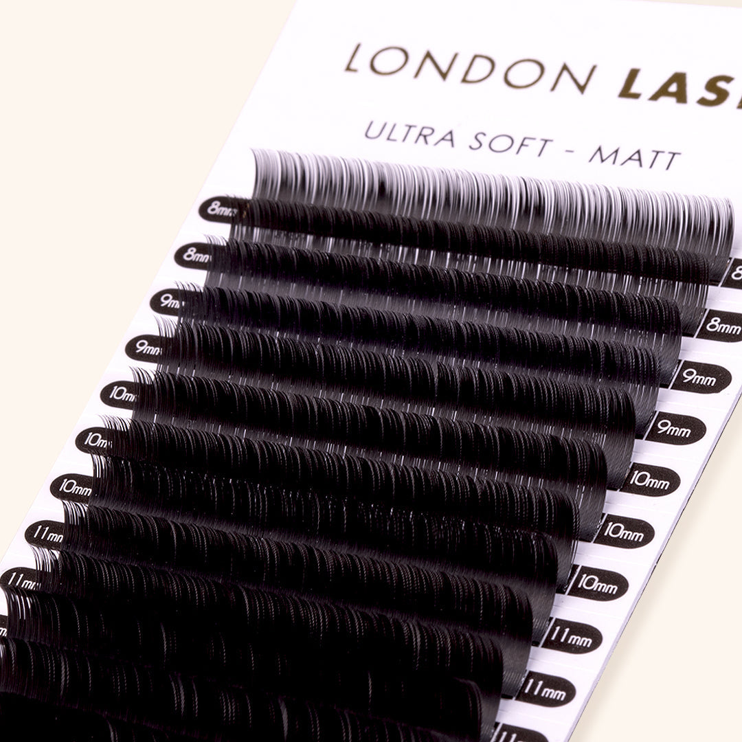 a lash card of matt flat classic lashes